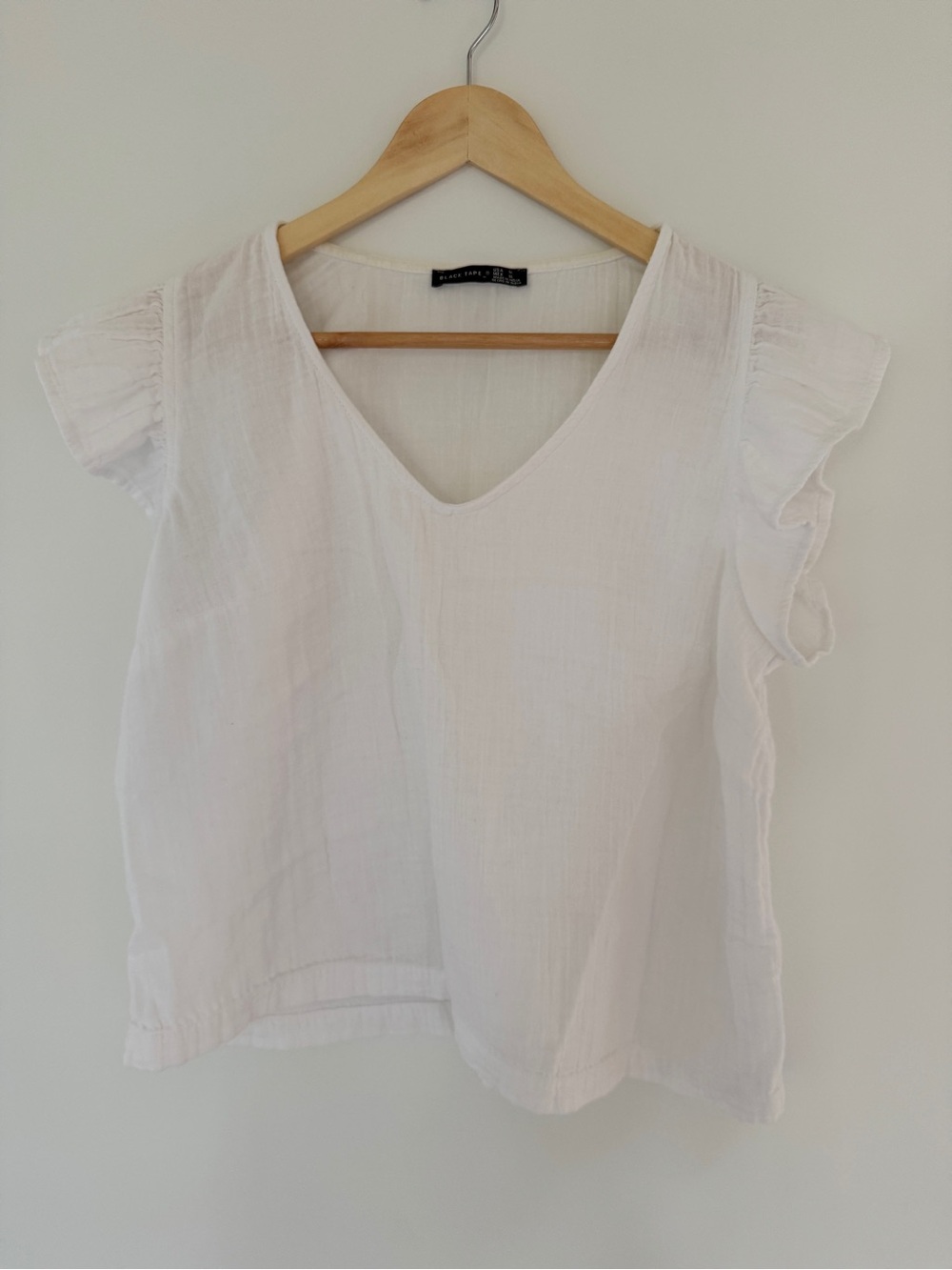V-Neck Ruffle Gauze Shirt